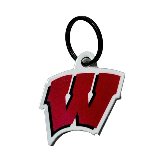 NWT Wisconsin Red & White Motion W Metal Keychain - Picture 3 of 5